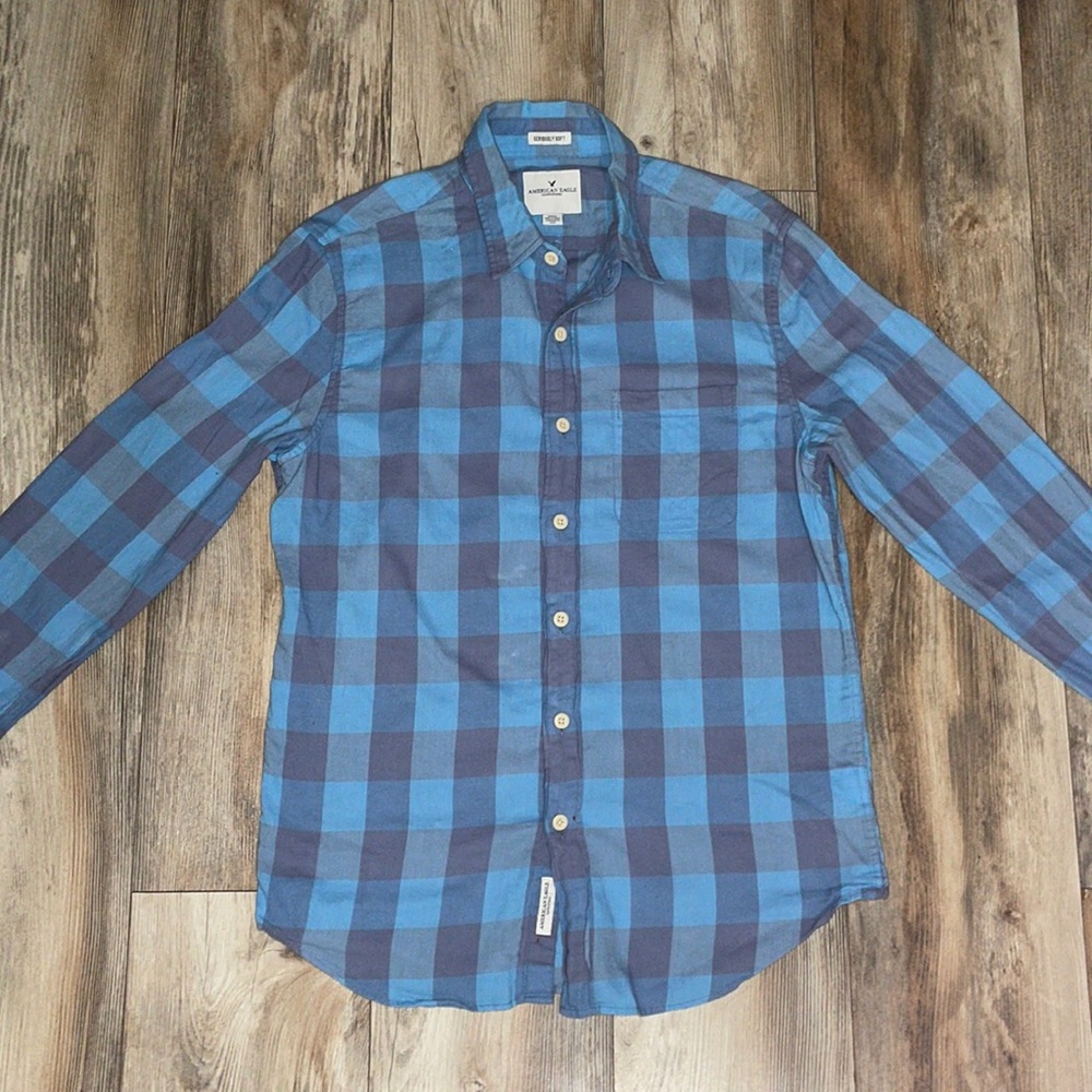 AMERICAN EAGLE Men’s Button Down Checkered Shirt. Size: Small